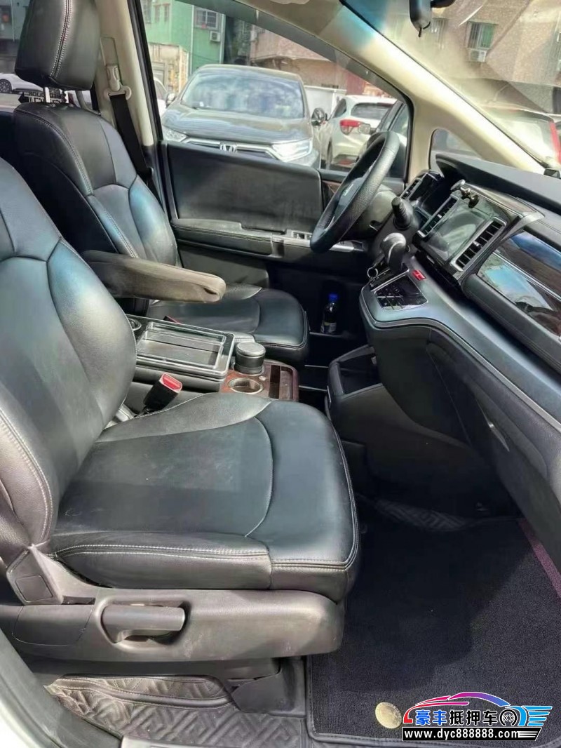 17年本田艾力绅轿车抵押车出售