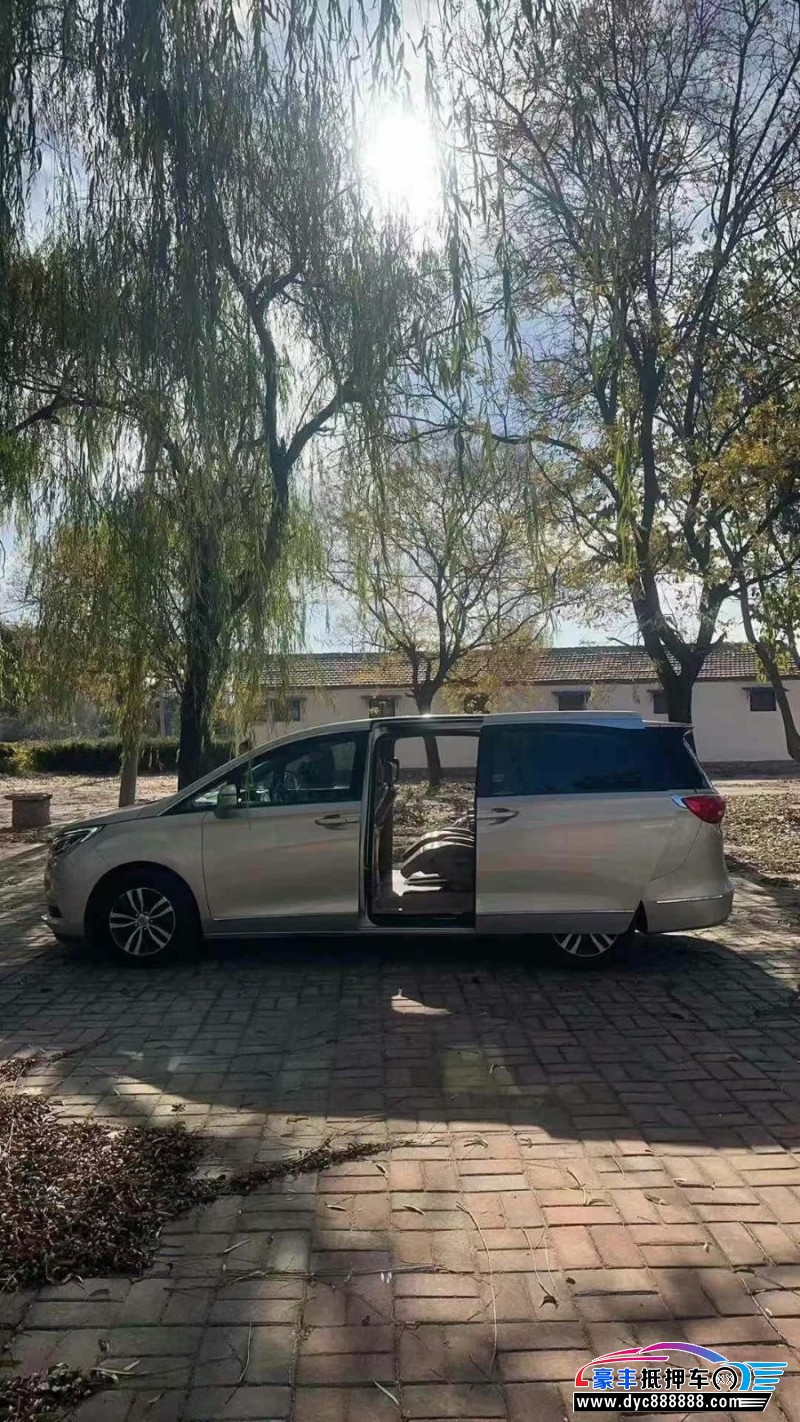 17年别克GL8轿车抵押车出售