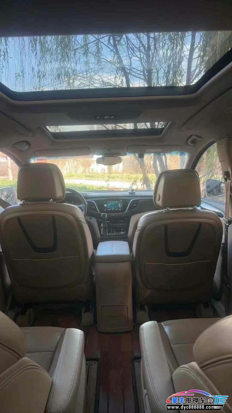 17年别克GL8轿车抵押车出售