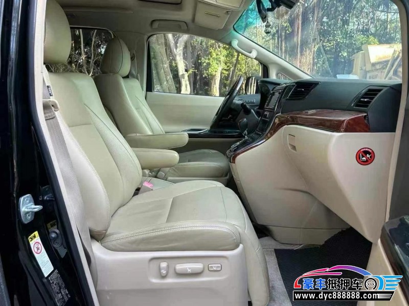 11年丰田埃尔法轿车抵押车出售