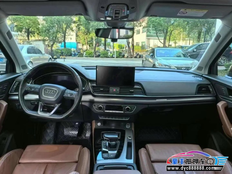 22年奥迪Q5轿车抵押车出售