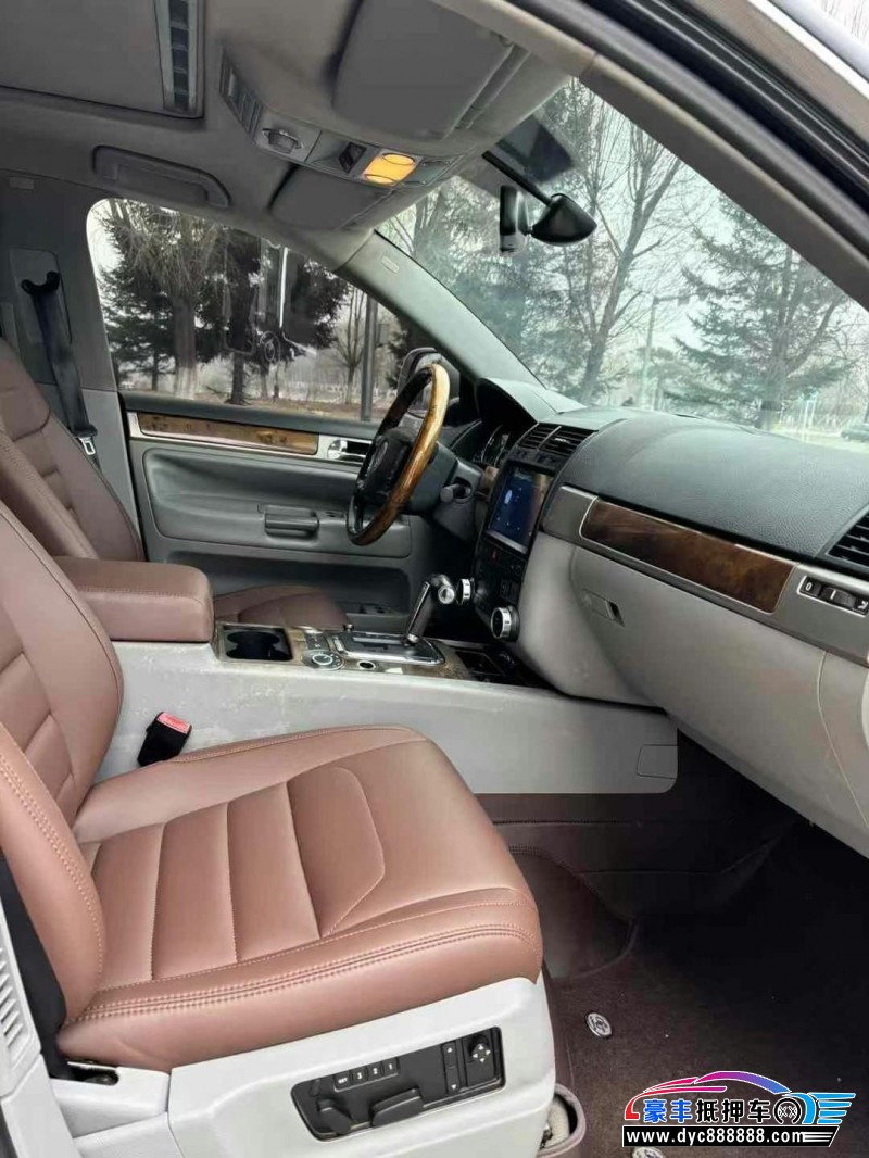 10年大众途锐轿车抵押车出售