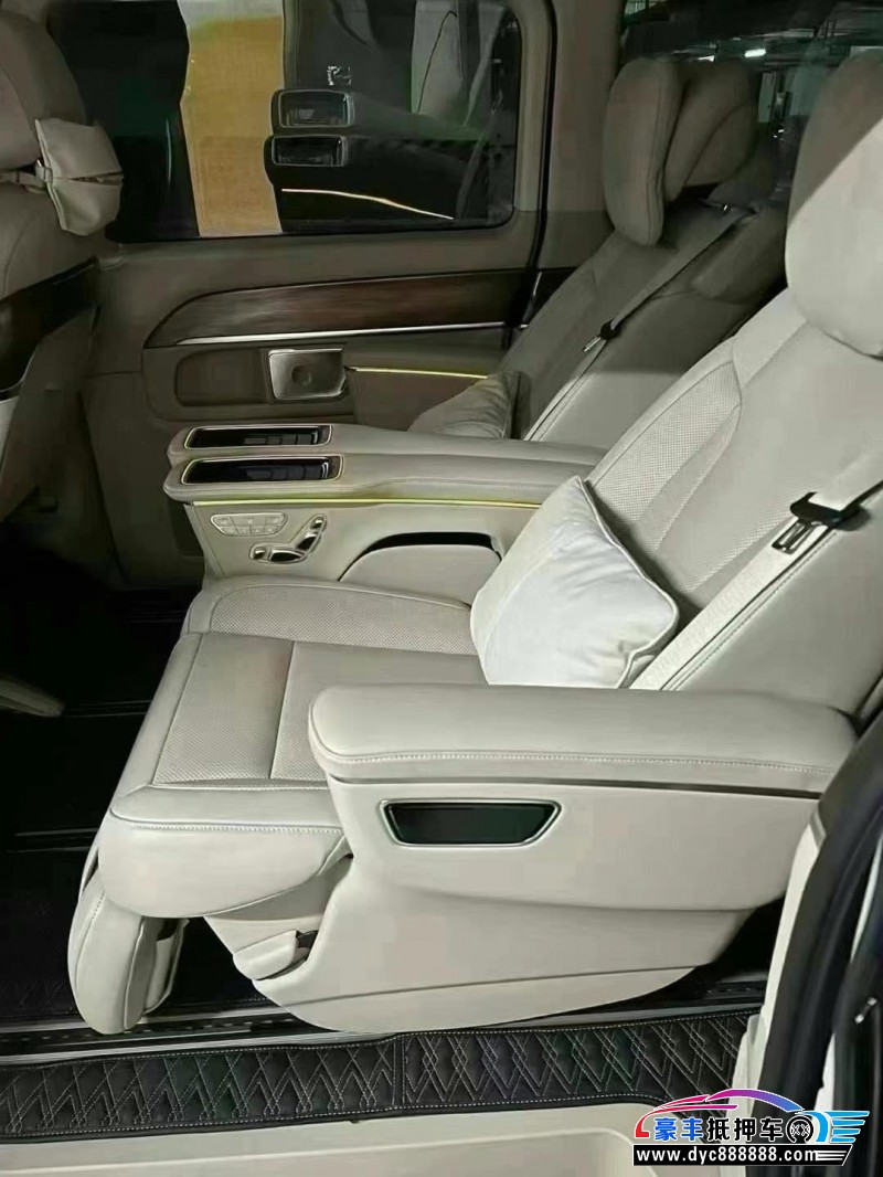 21年奔驰V轿车抵押车出售