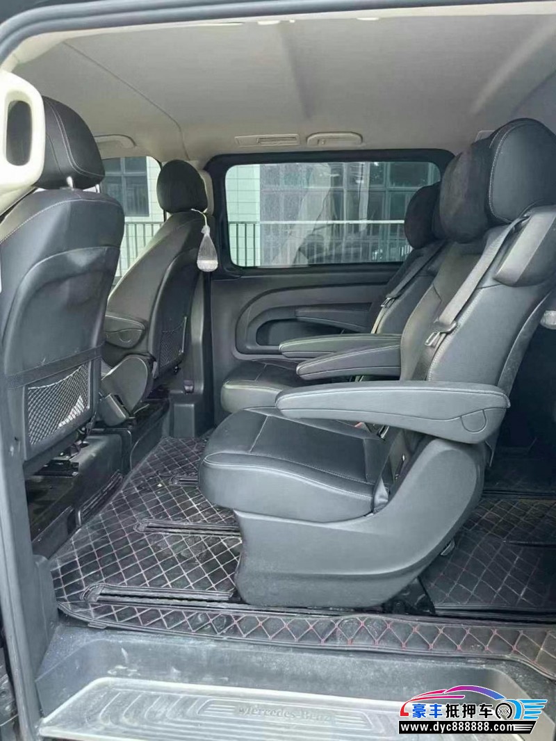 18年奔驰威霆轿车抵押车出售