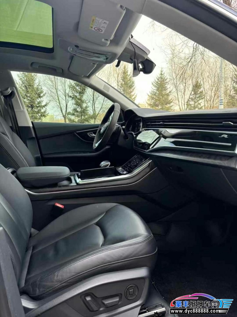 22年奥迪Q8轿车抵押车出售