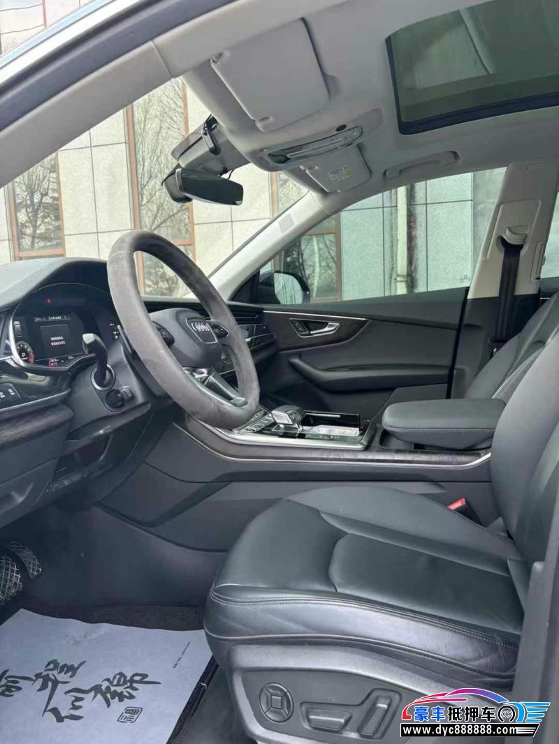 22年奥迪Q8轿车抵押车出售