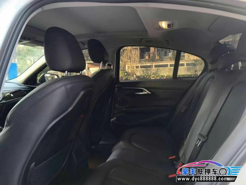 20年宝马1系轿车抵押车出售