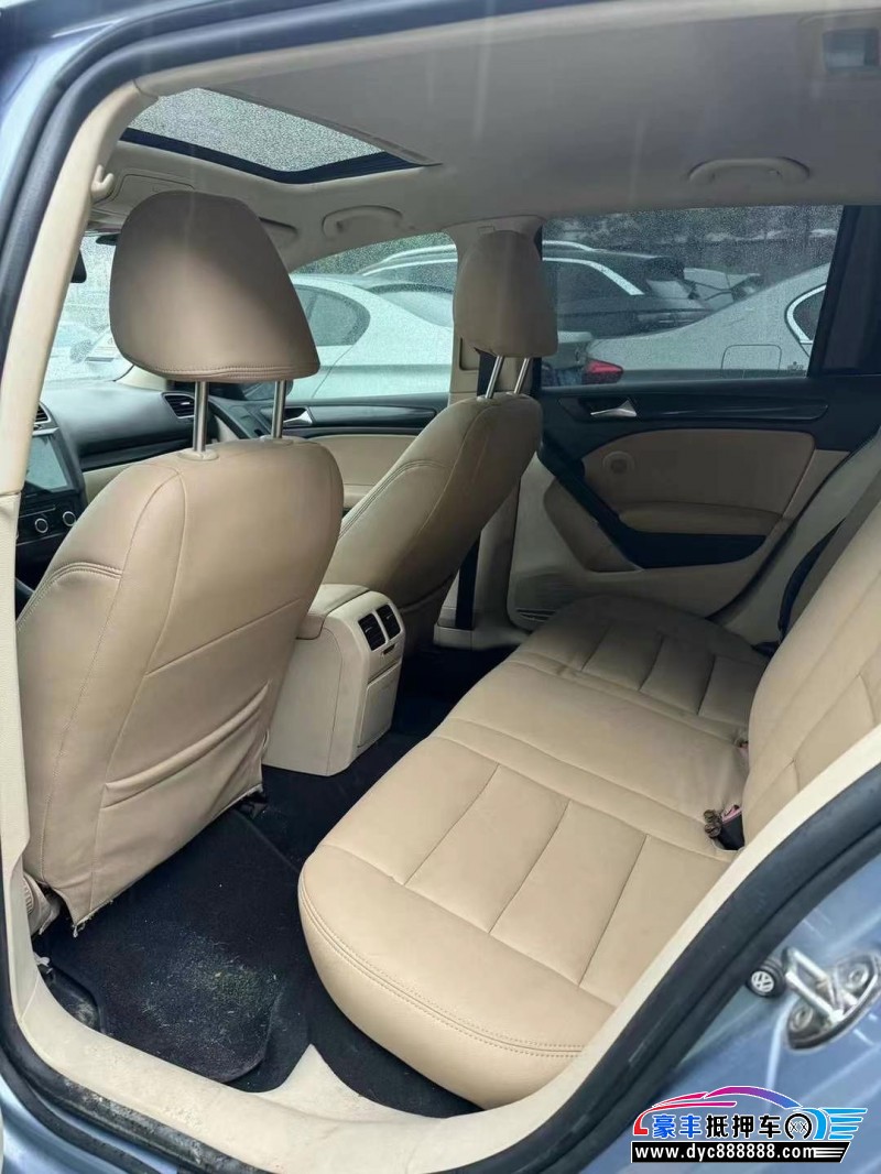 11年大众高尔夫轿车抵押车出售