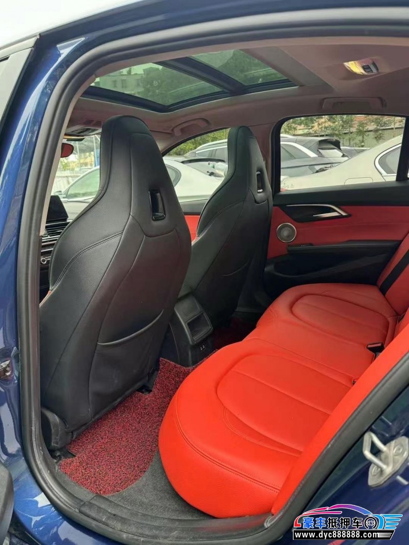 21年宝马1系轿车抵押车出售