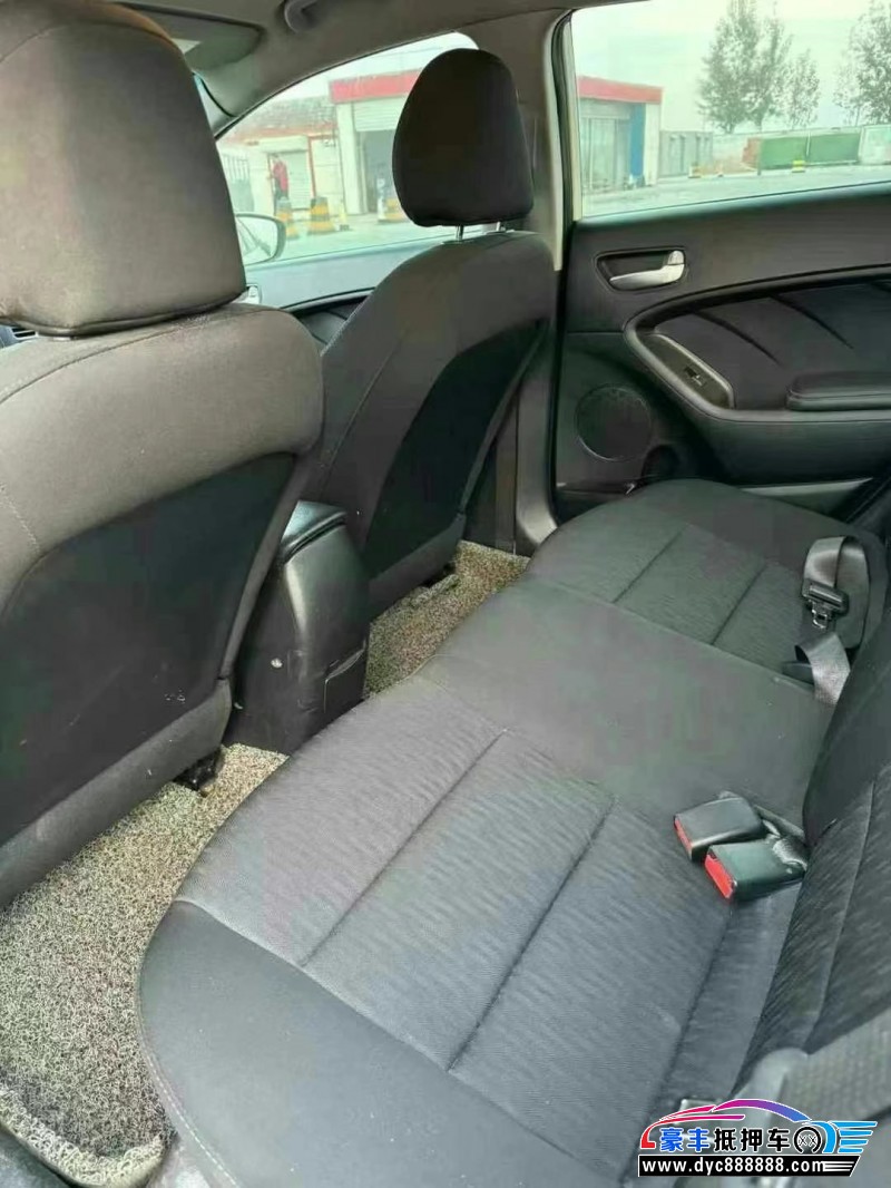 15年起亚K3轿车抵押车出售