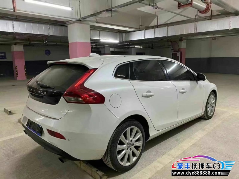 14年沃尔沃V40轿车抵押车出售