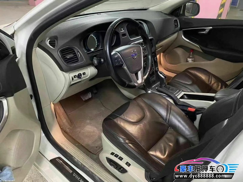 14年沃尔沃V40轿车抵押车出售