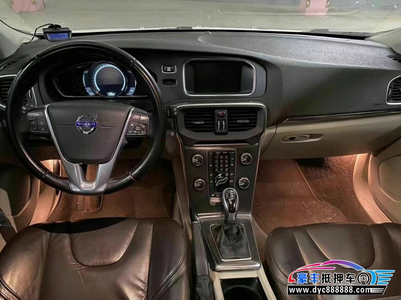 14年沃尔沃V40轿车抵押车出售