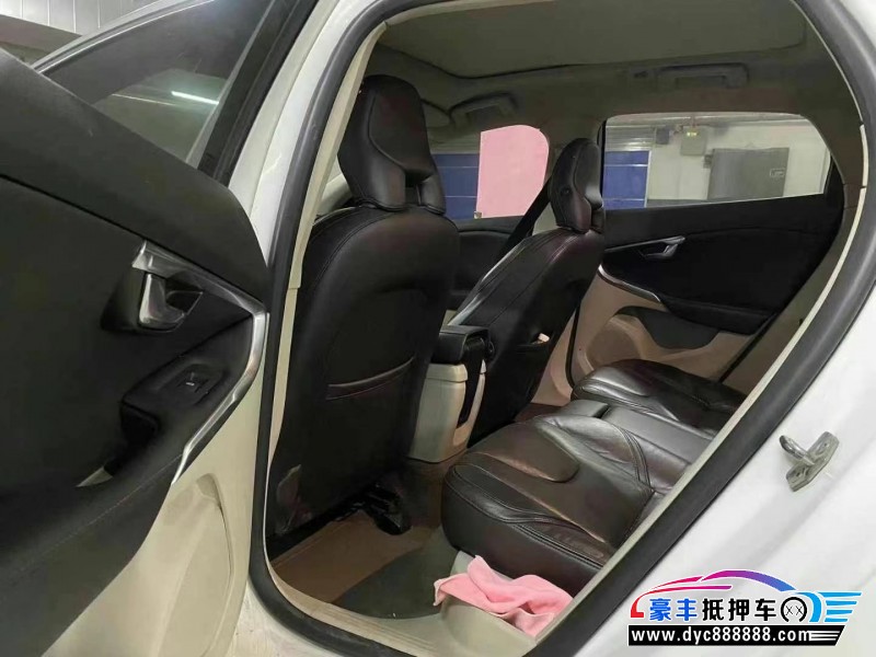 14年沃尔沃V40轿车抵押车出售