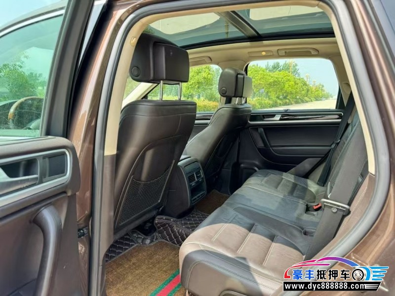 15年大众途锐轿车抵押车出售