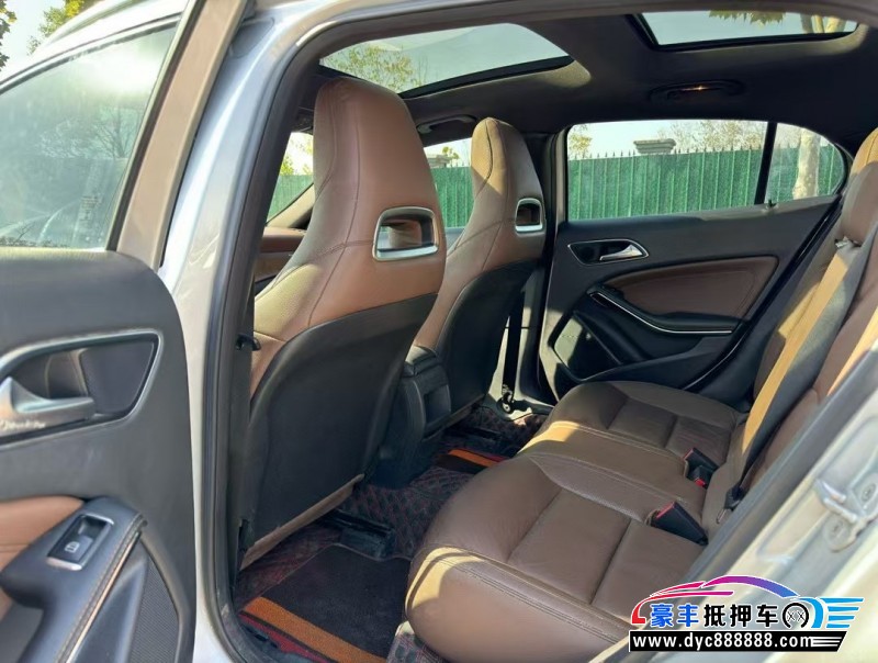 15年奔驰GLA轿车抵押车出售