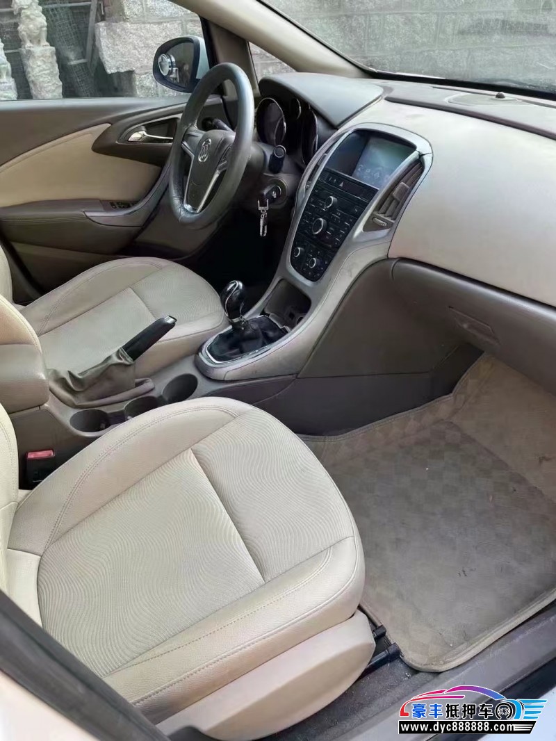 13年别克英朗轿车抵押车出售