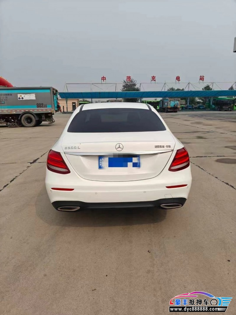17年奔驰E轿车抵押车出售