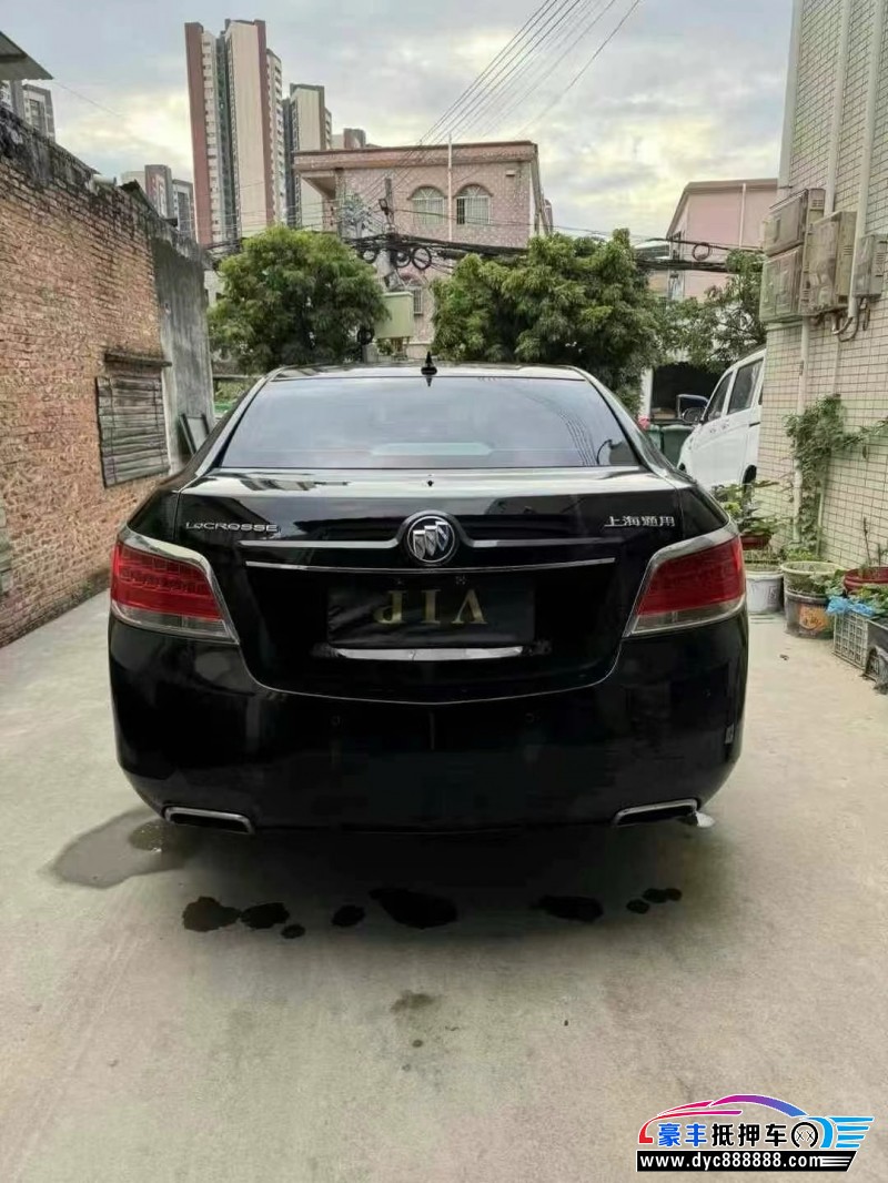 13年别克君越轿车抵押车出售