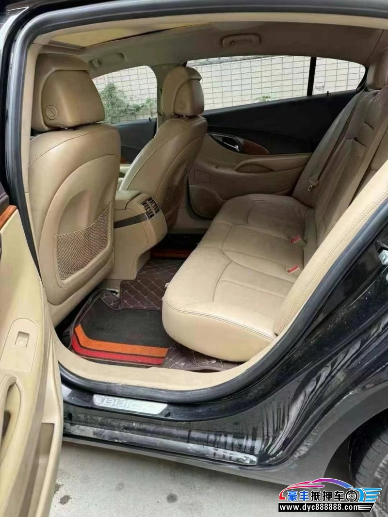 13年别克君越轿车抵押车出售