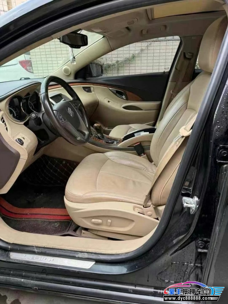 13年别克君越轿车抵押车出售