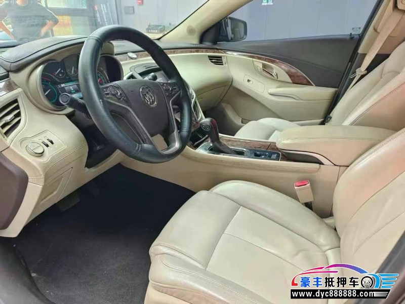 15年别克君越轿车抵押车出售