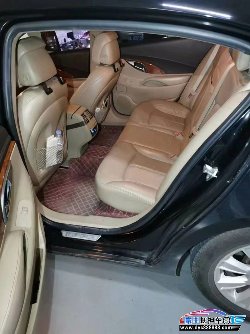 13年别克君越轿车抵押车出售