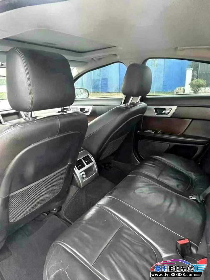 12年捷豹XF轿车抵押车出售