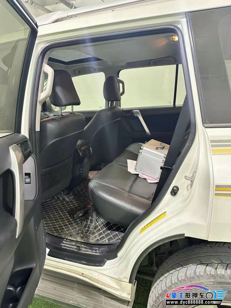 17年丰田普拉多（霸道）轿车抵押车出售