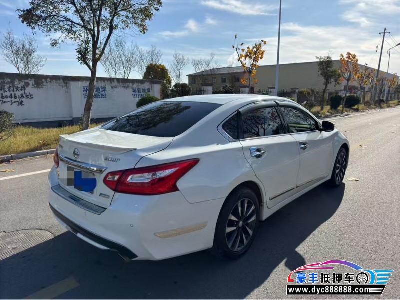 17年日产天籁轿车抵押车出售