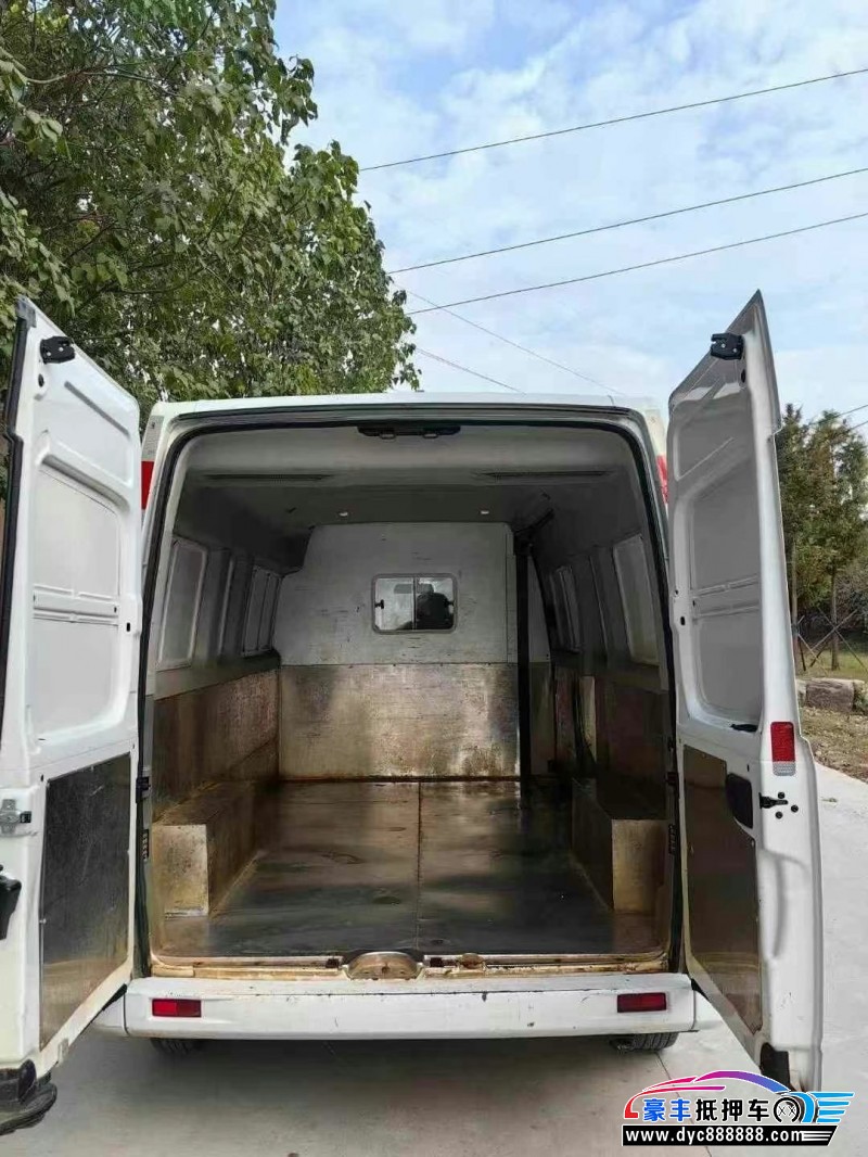 22年上汽大通V80轿车抵押车出售