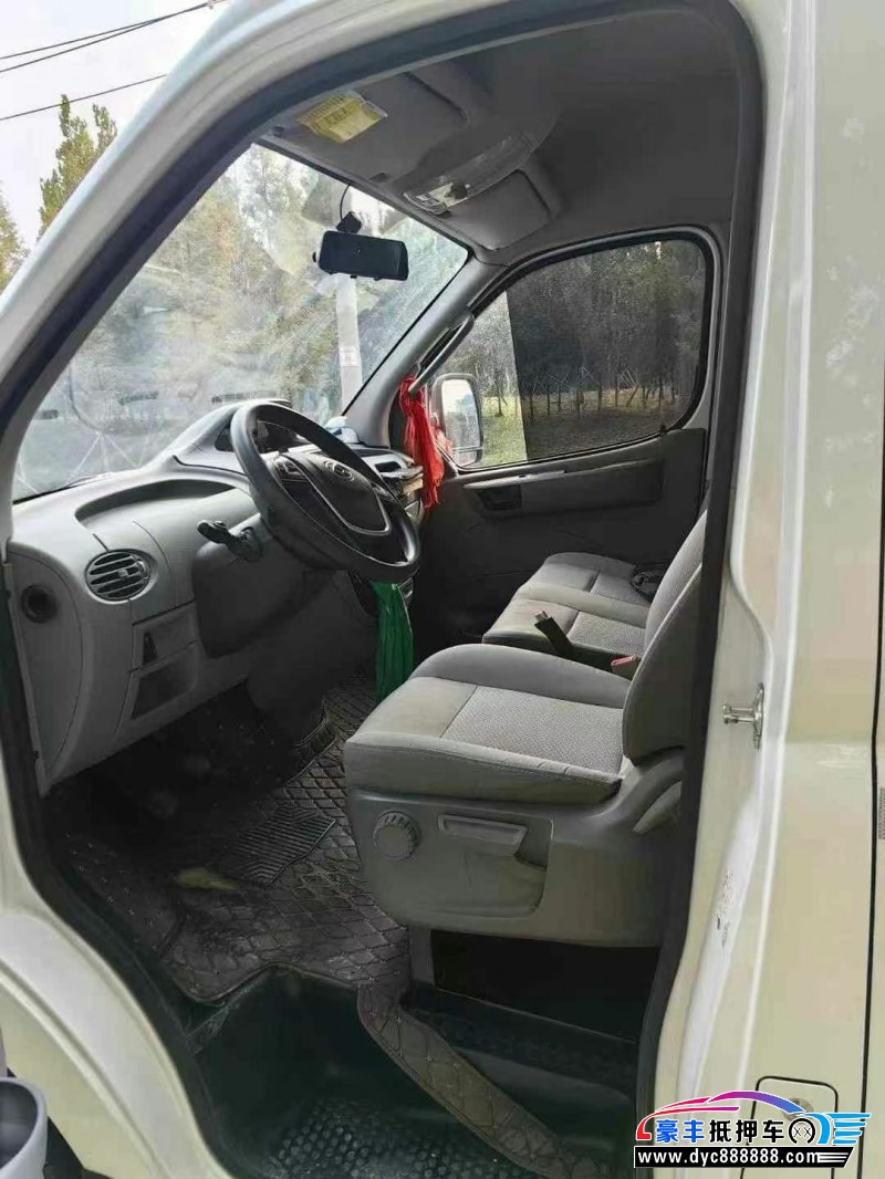 22年上汽大通V80轿车抵押车出售