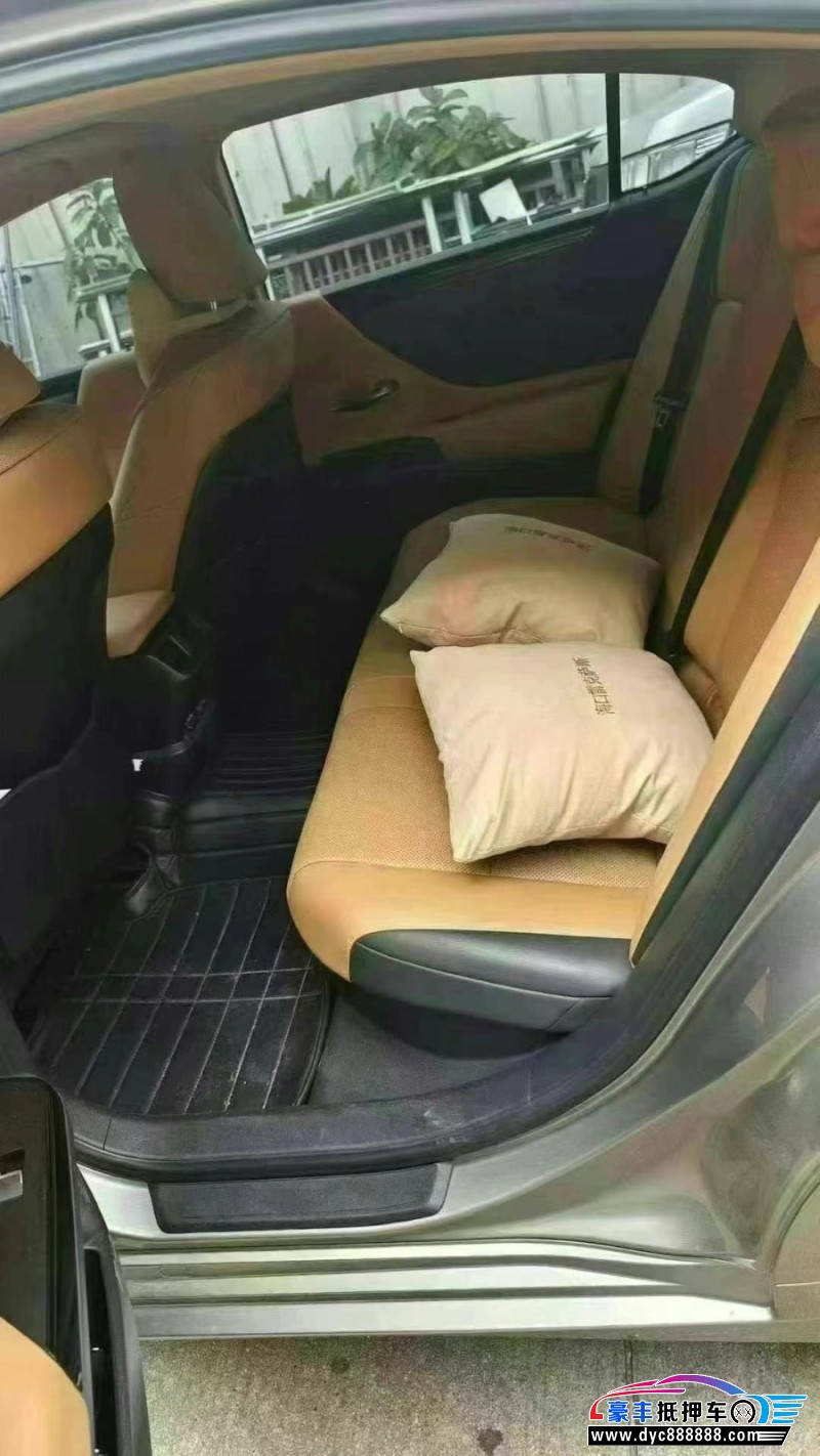 22年雷克萨斯ES轿车抵押车出售