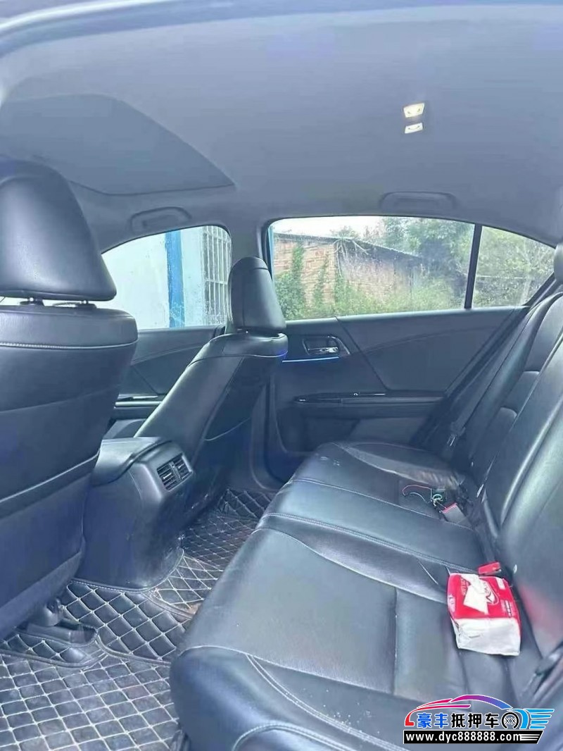 16年本田雅阁轿车抵押车出售