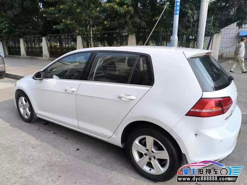 16年大众高尔夫轿车抵押车出售