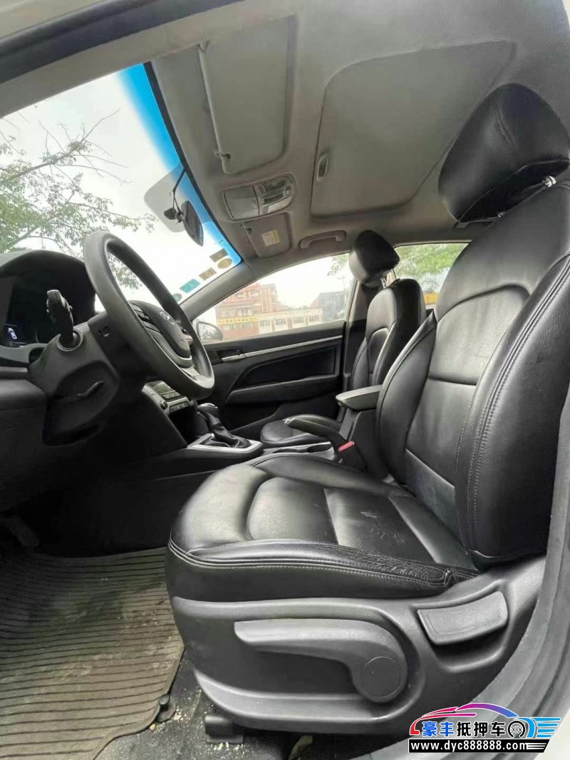 17年现代领动轿车抵押车出售