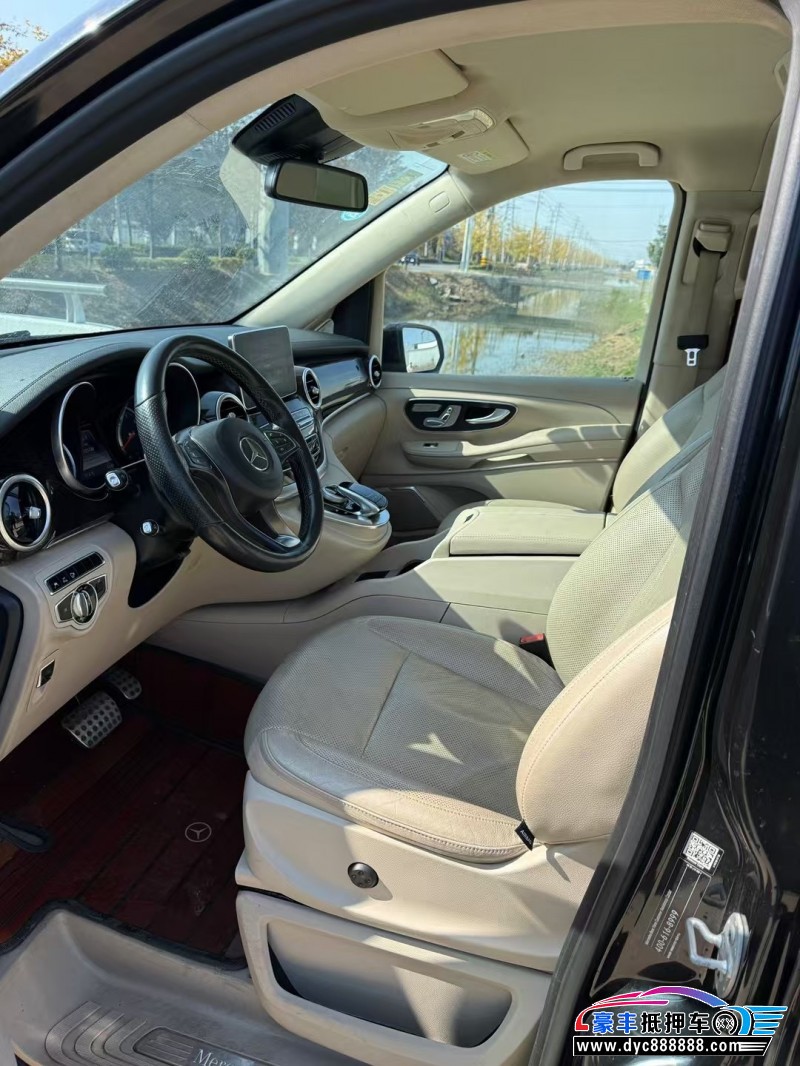 17年奔驰V轿车抵押车出售