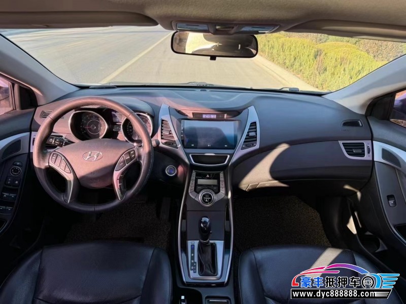 15年现代朗动轿车抵押车出售