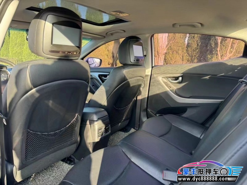 15年现代朗动轿车抵押车出售