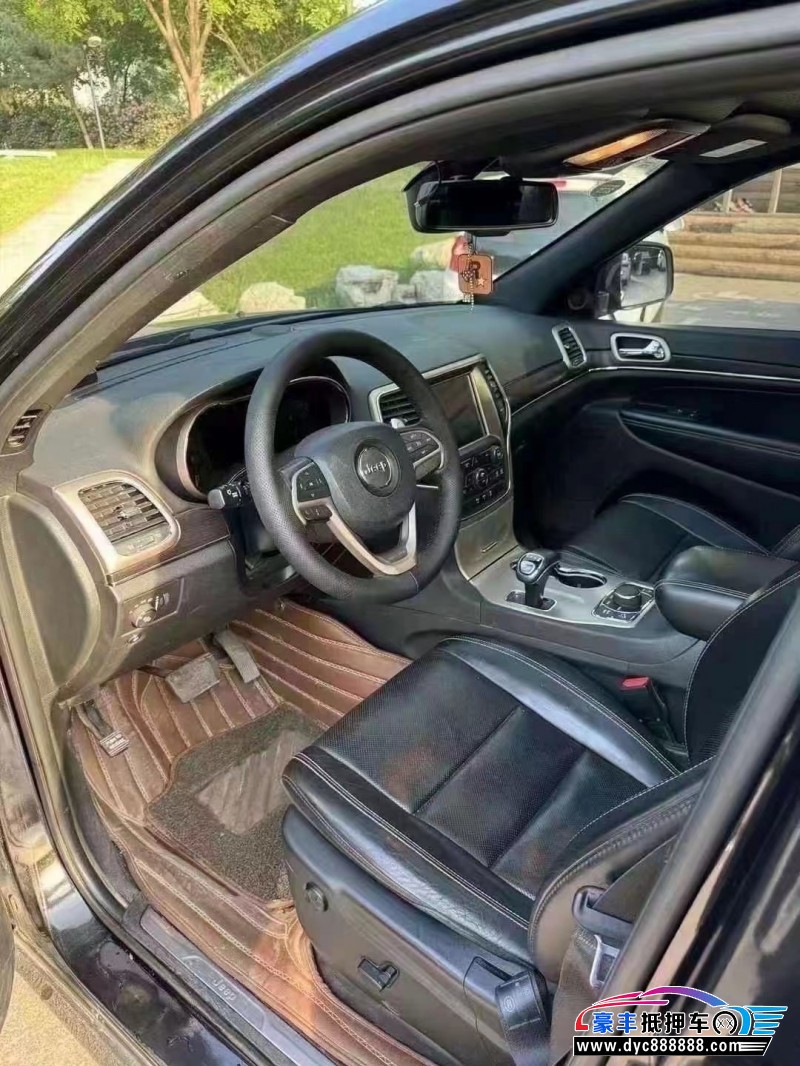 15年Jeep大切诺基轿车抵押车出售