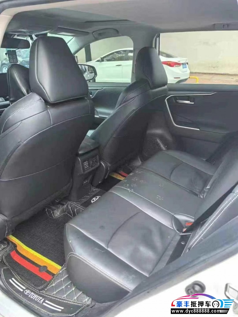 22年丰田威兰达轿车抵押车出售