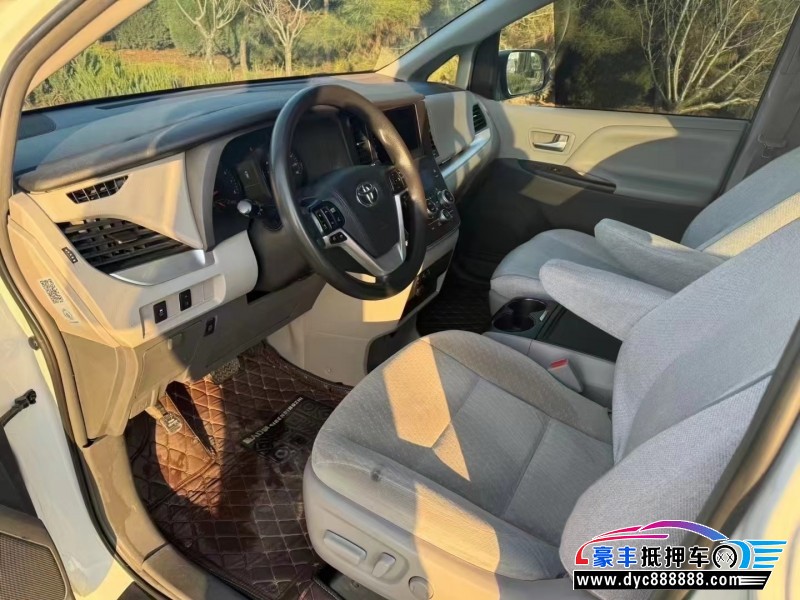 18年丰田塞纳轿车抵押车出售