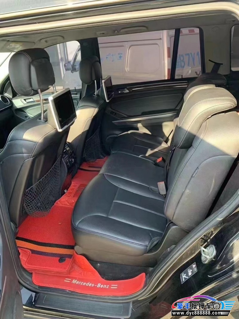 12年奔驰GL轿车抵押车出售