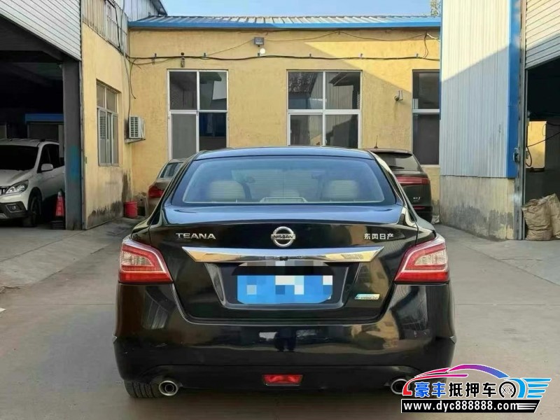 13年日产天籁轿车抵押车出售