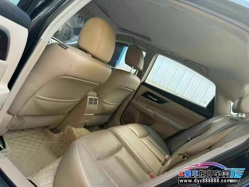 13年日产天籁轿车抵押车出售