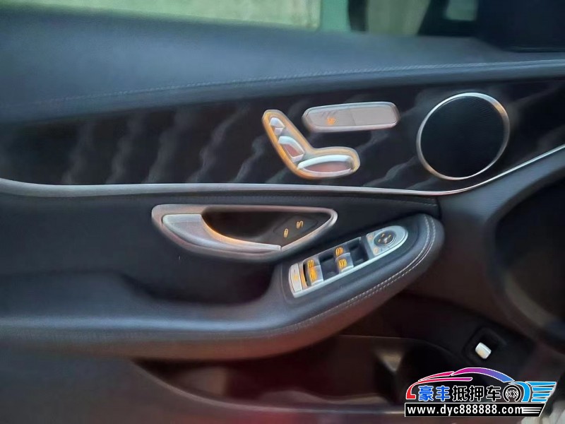 14年奔驰C轿车抵押车出售