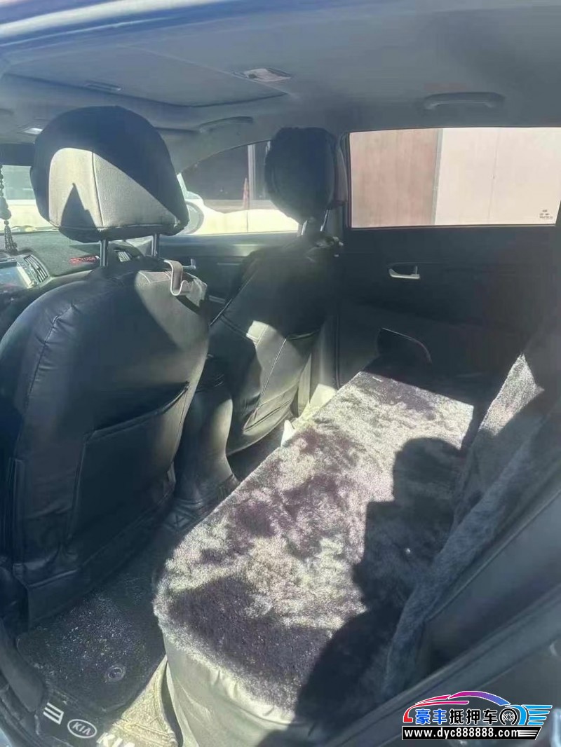 14年起亚智跑轿车抵押车出售