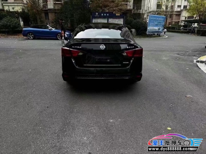 20年日产天籁轿车抵押车出售