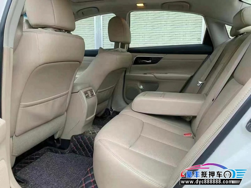 17年日产天籁轿车抵押车出售