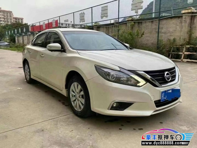 17年日产天籁轿车抵押车出售